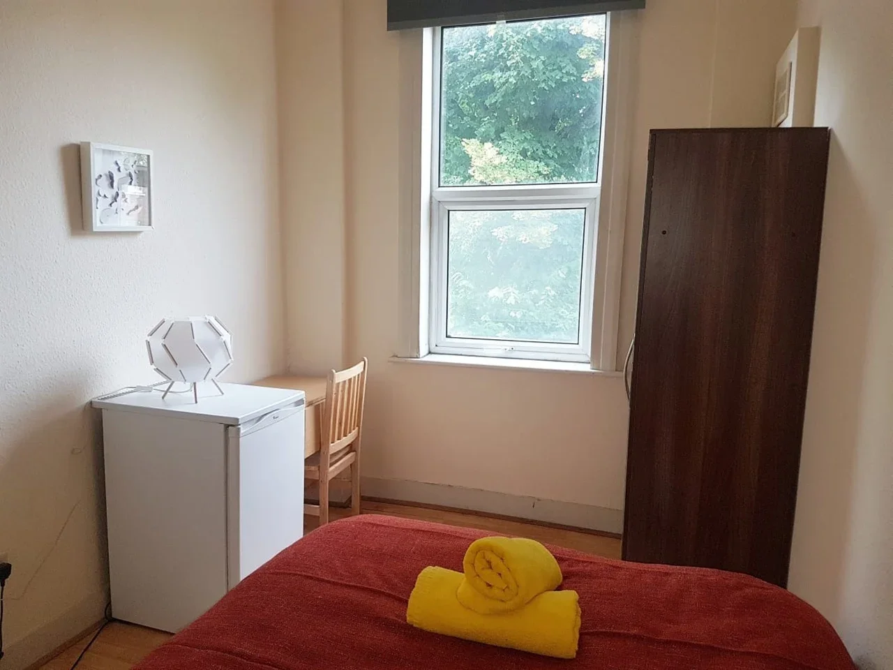 Room St. Pauls Avenue in Greater London