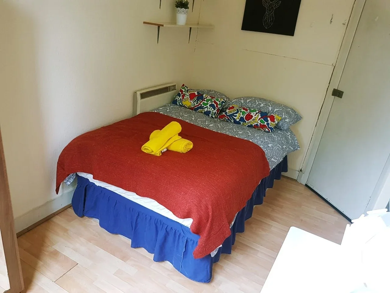 Room St. Pauls Avenue in Greater London