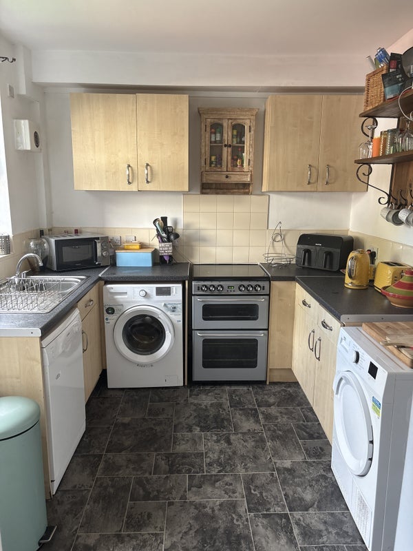 Room Querneby Road in Nottingham