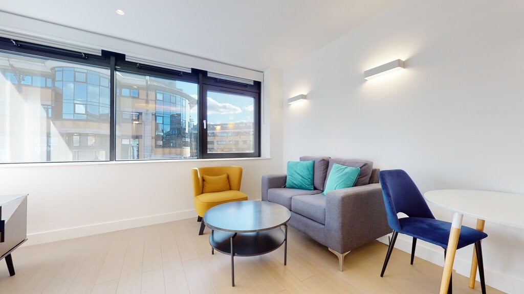 Flat Great West Road in Greater London