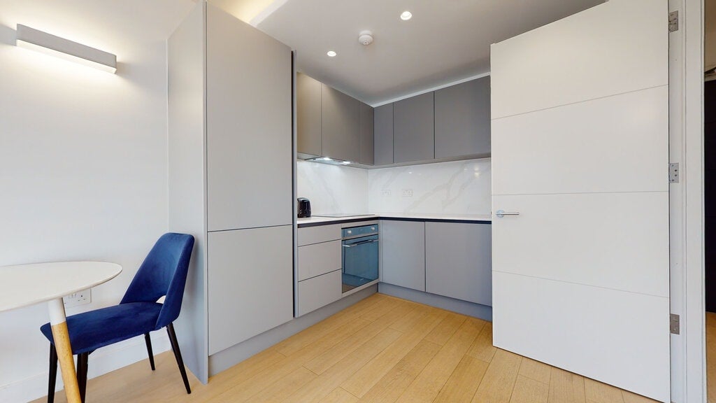 Flat Great West Road in Greater London