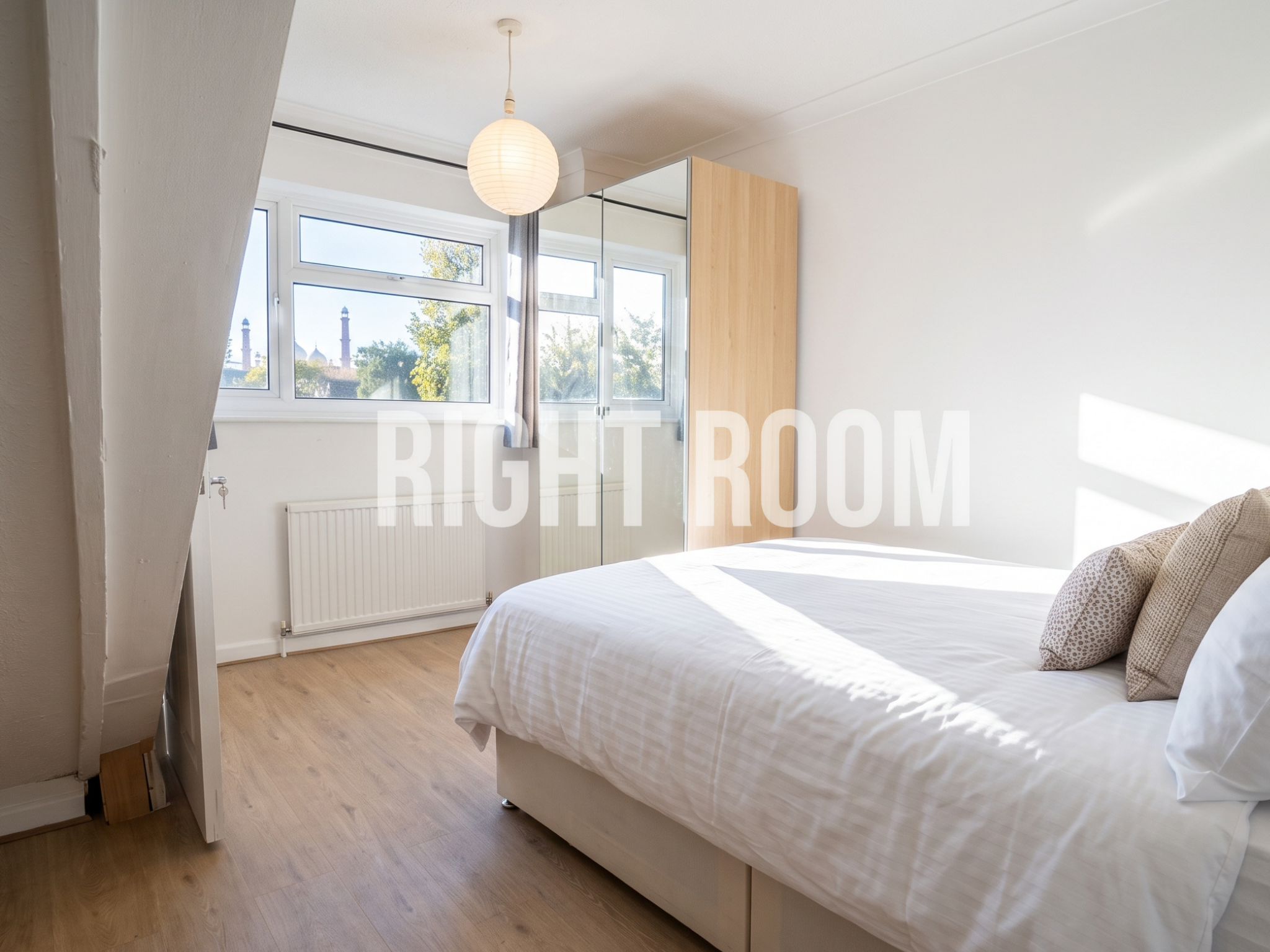 Room Capstan Square in Greater London