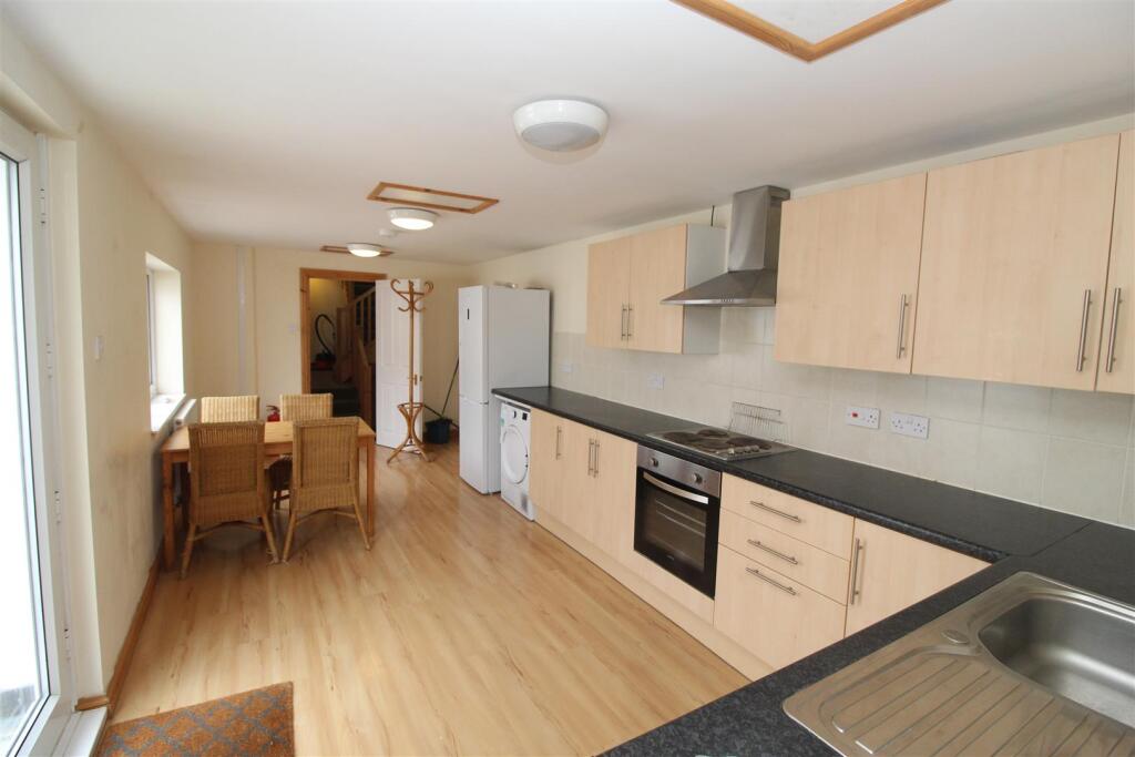 Flat Woodville Road in Cardiff