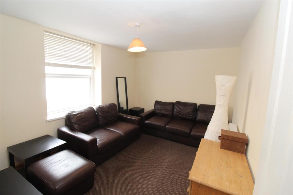 Flat Woodville Road in Cardiff