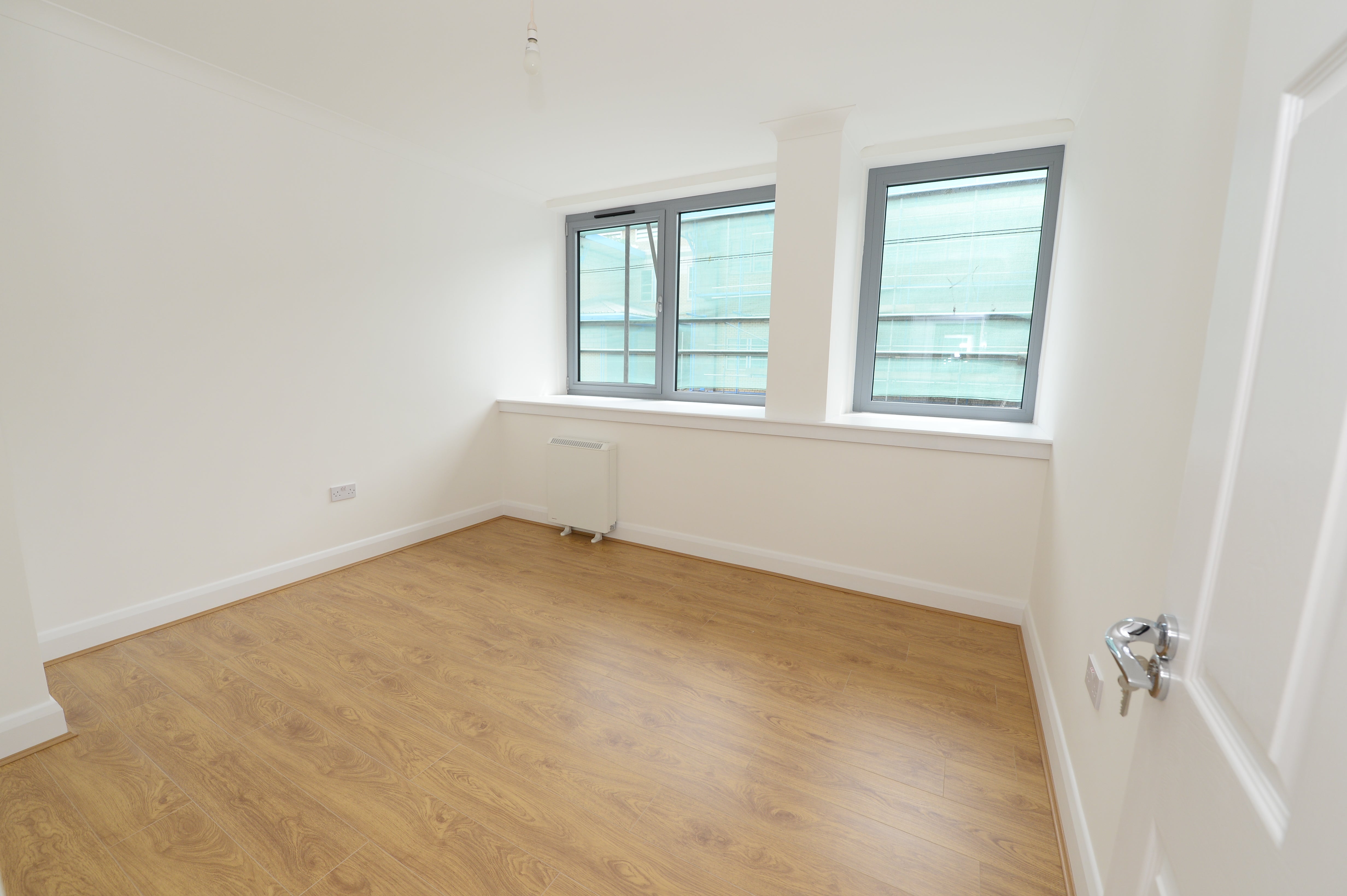 Flat Wakering Road in Greater London