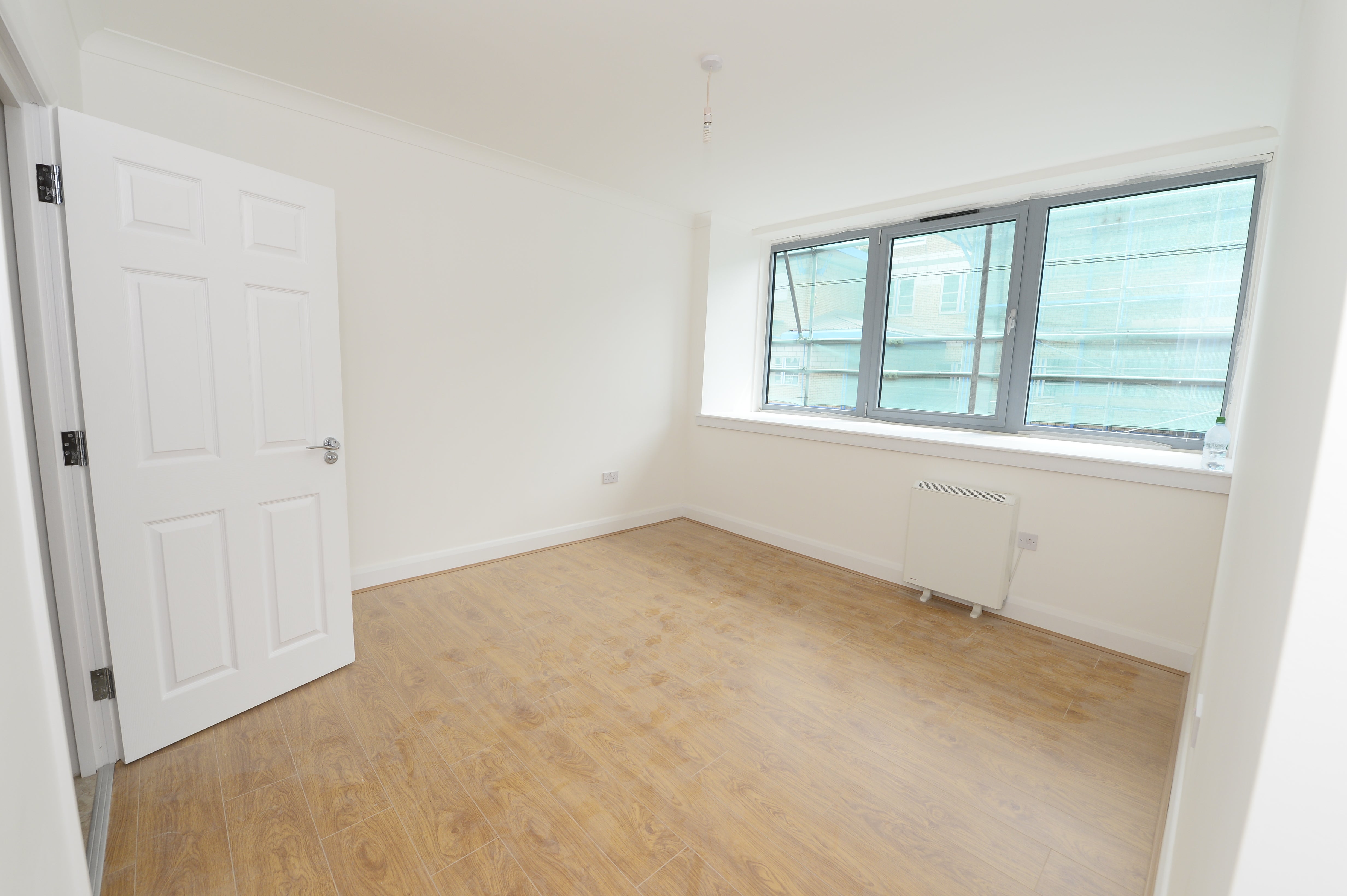 Flat Wakering Road in Greater London