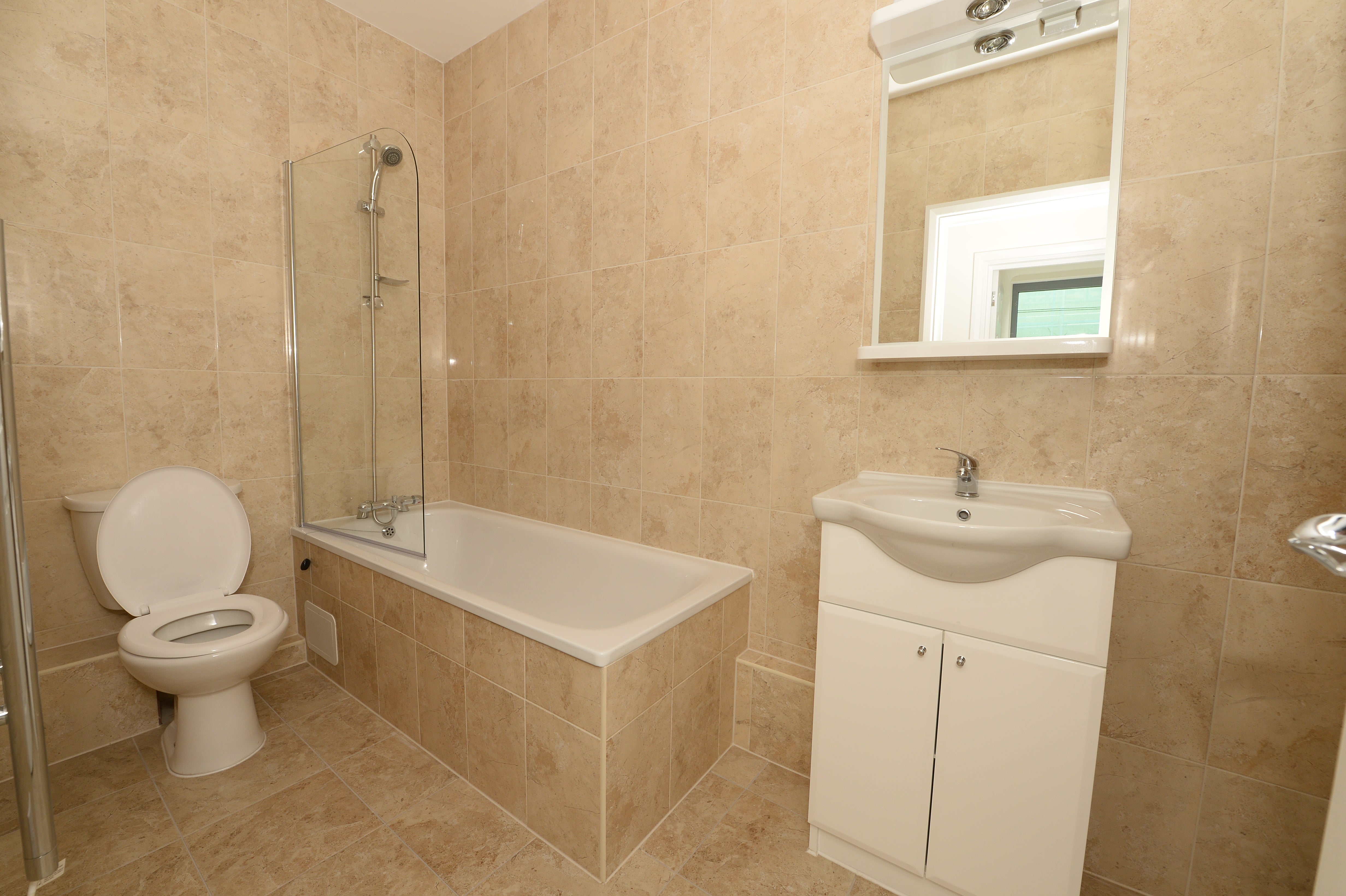 Flat Wakering Road in Greater London