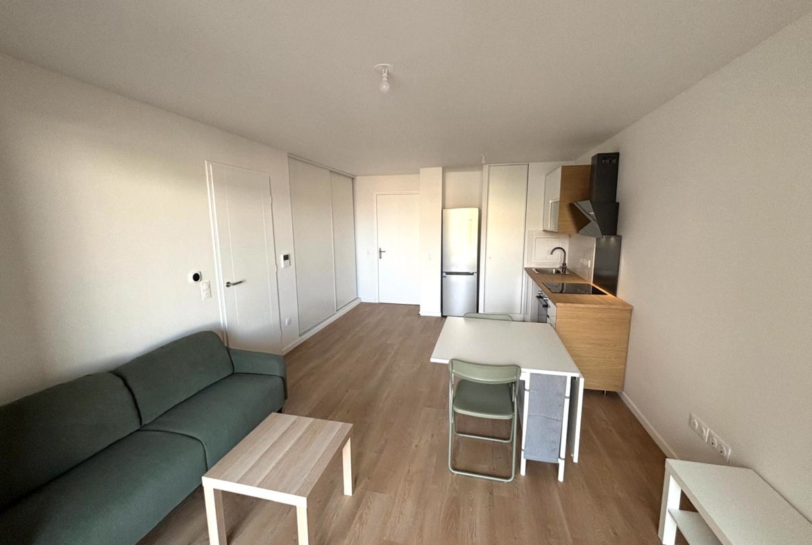 Flat La Courneuve in Huismes
