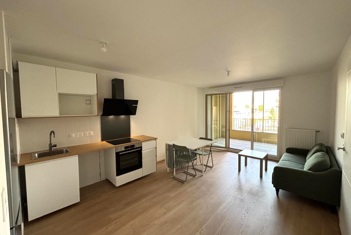 Flat La Courneuve in Huismes