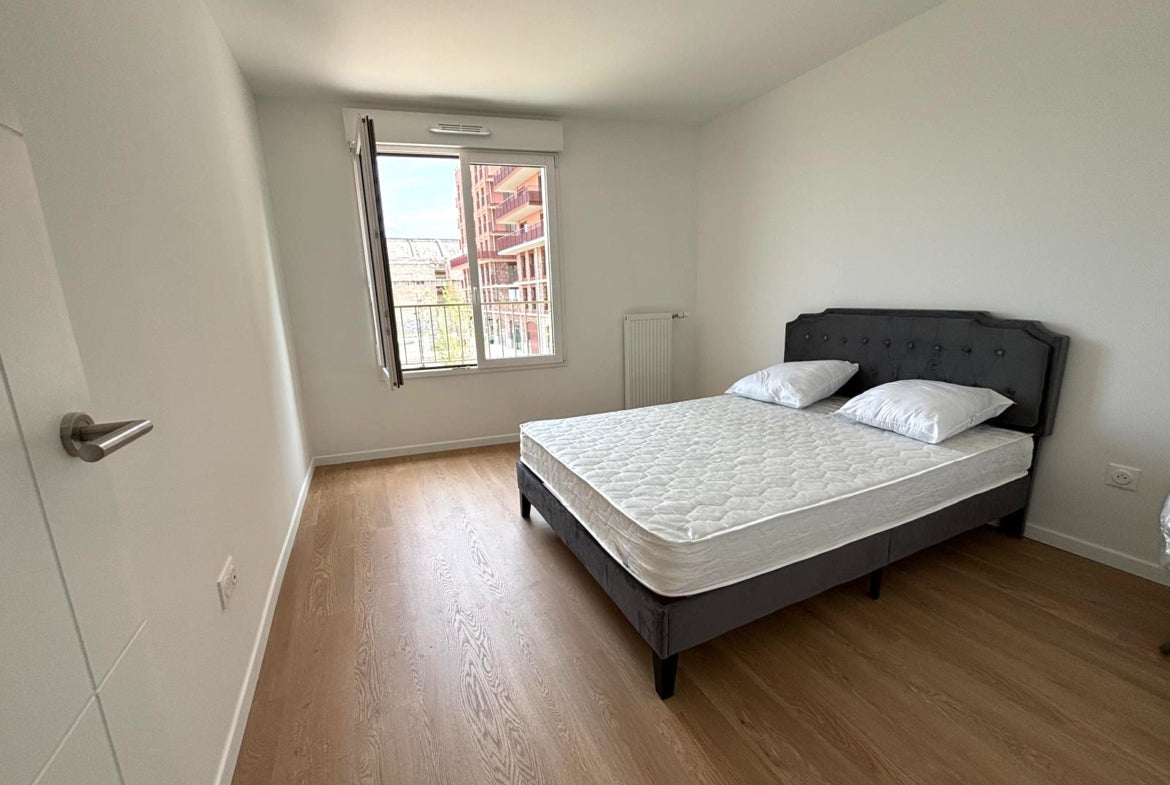Flat La Courneuve in Huismes