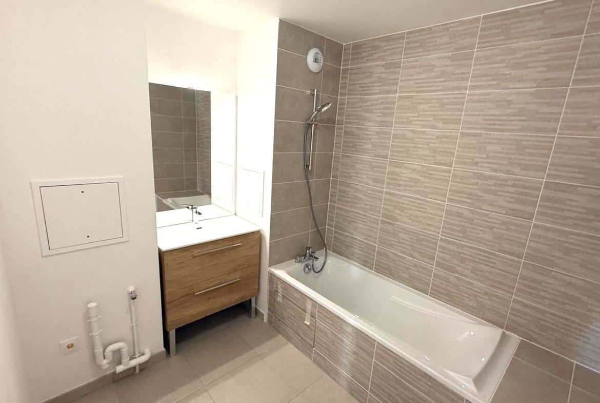 Flat La Courneuve in Huismes