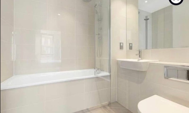 Room Quebec Way in Greater London