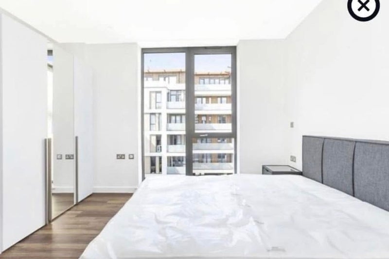 Room Quebec Way in Greater London