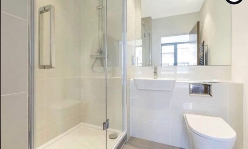 Room Quebec Way in Greater London