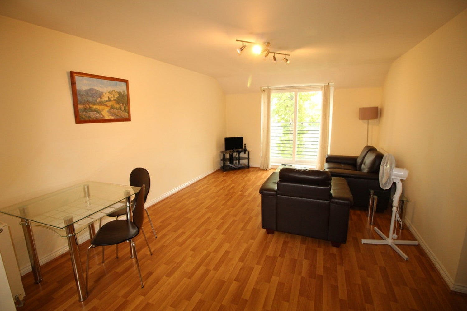 Flat Eddington Crescent in Welwyn Hatfield
