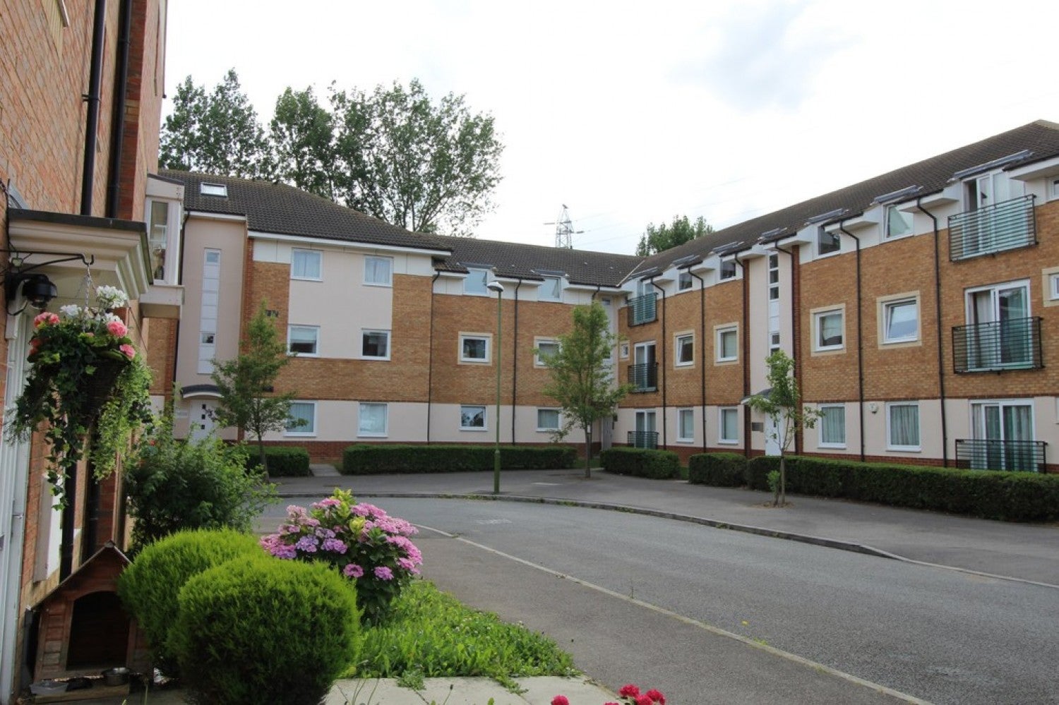 Flat Eddington Crescent in Welwyn Hatfield