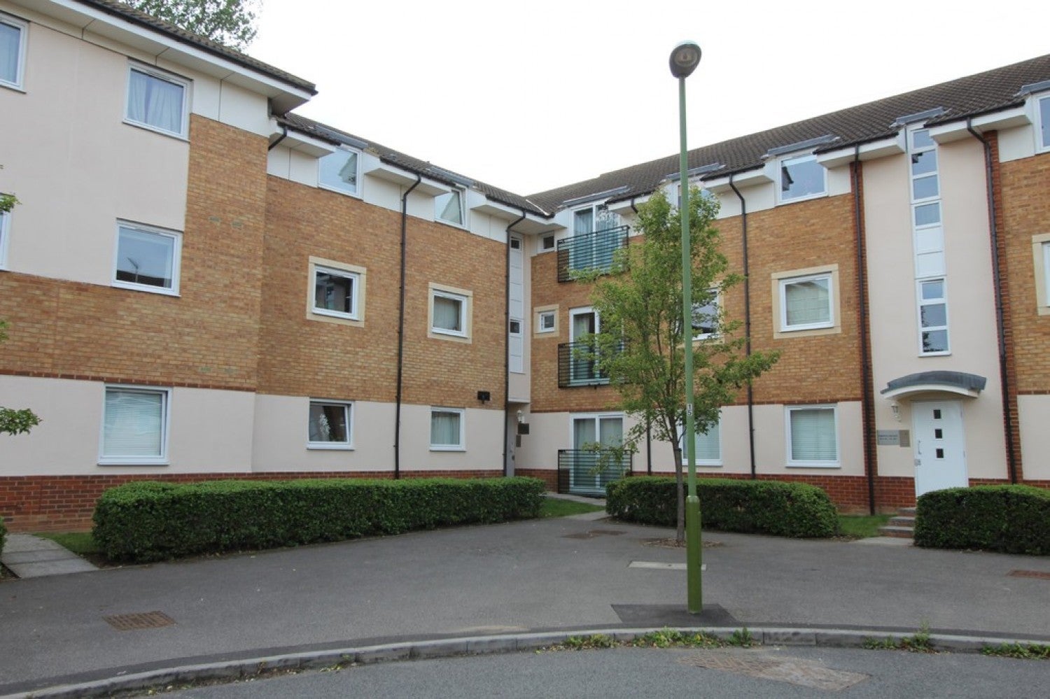 Flat Eddington Crescent in Welwyn Hatfield