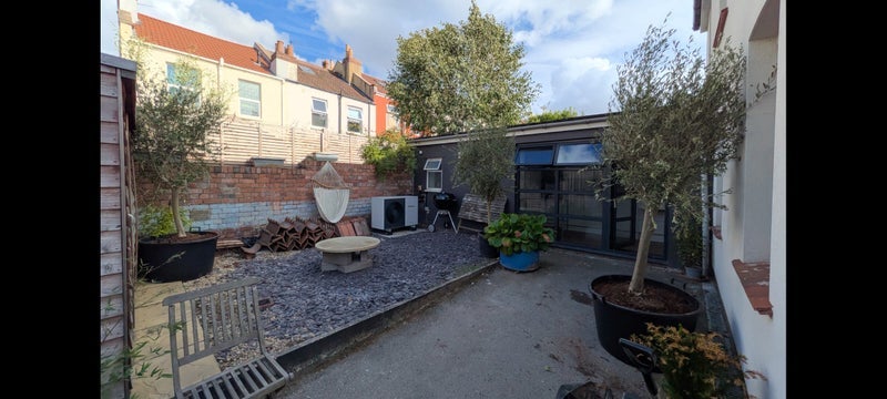 Room Verrier Road in Bristol