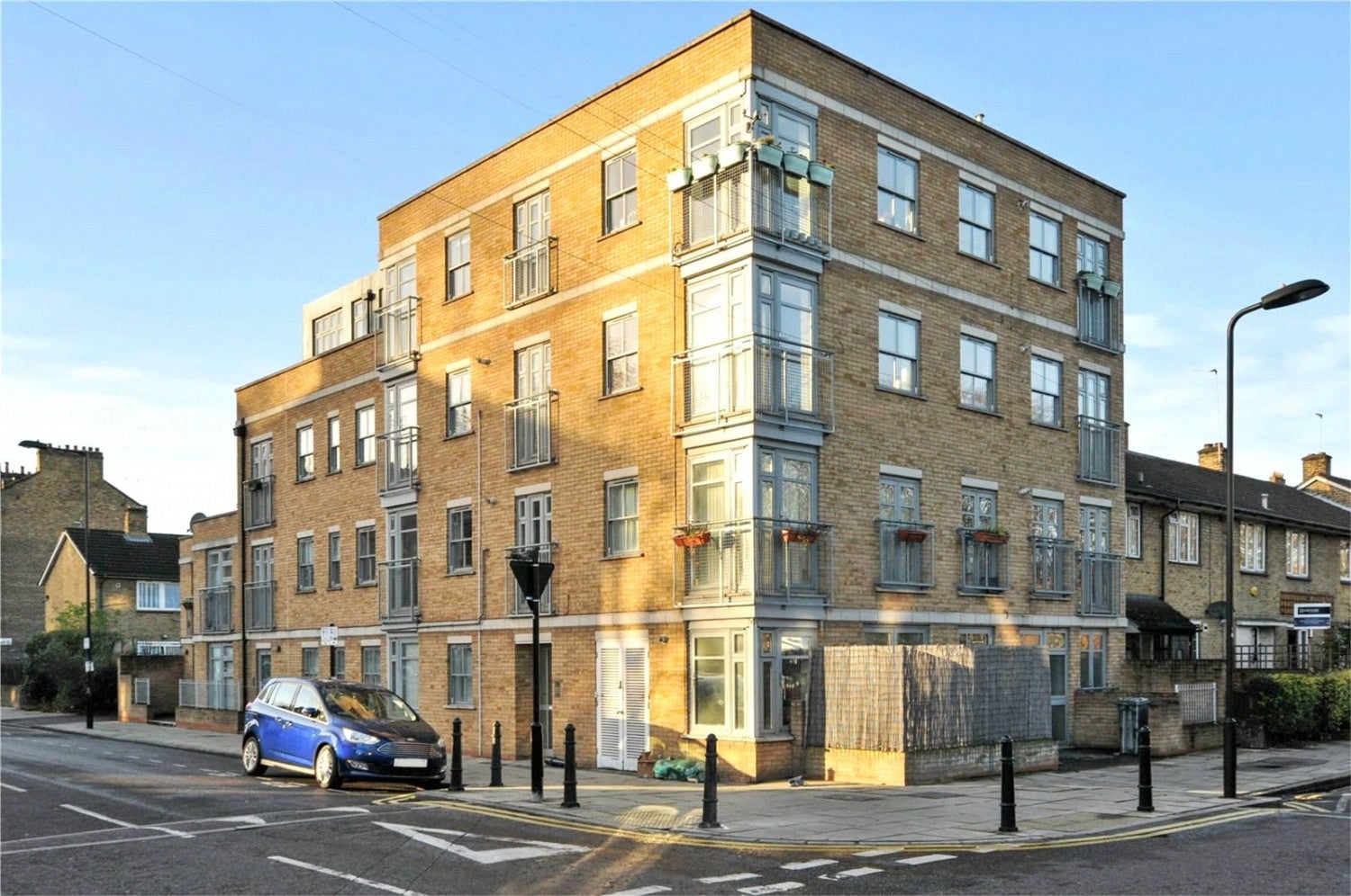Flat Sandringham Road in Greater London