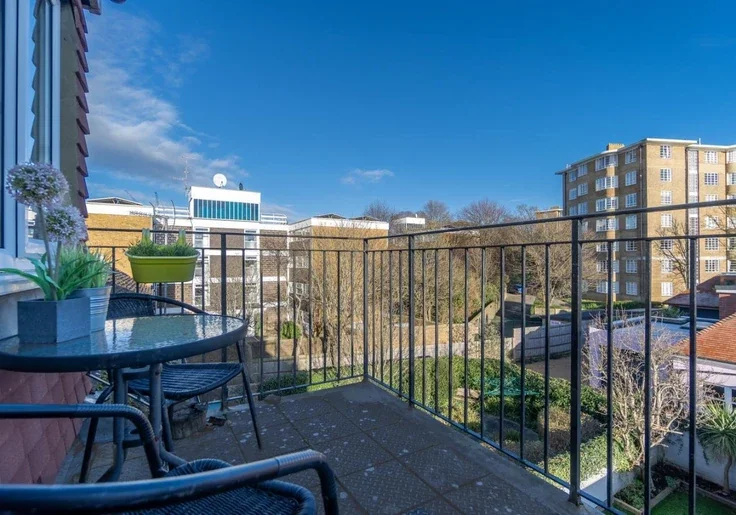 Flat Somerhill Road in Hove