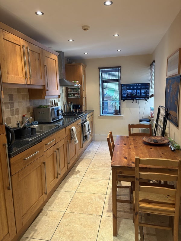 Room Daniel Close in Greater London