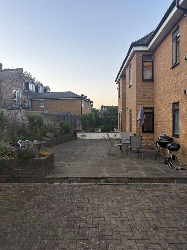 Room Daniel Close in Greater London