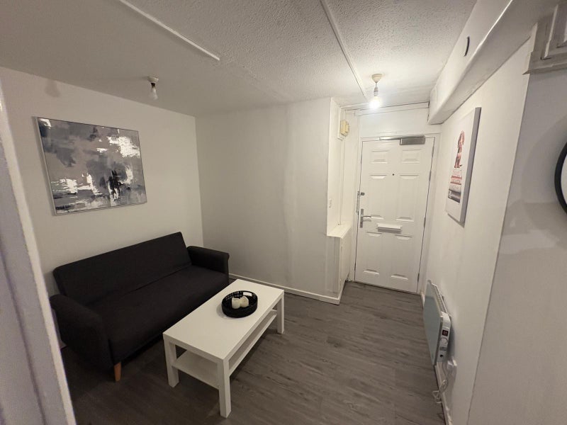 Room Acorn Grove in Birmingham