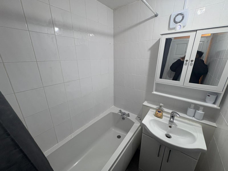 Room Acorn Grove in Birmingham
