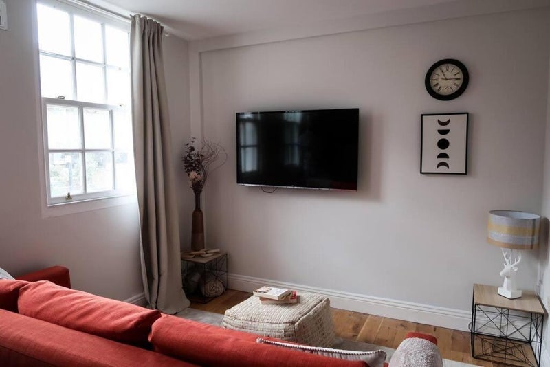 Flat Clapham Road in Greater London