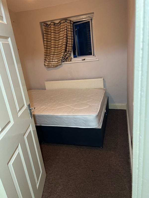 Room Ashville Road in Greater London