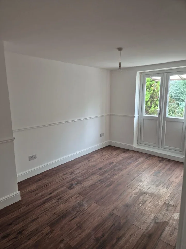 Flat Elderton Road in Greater London