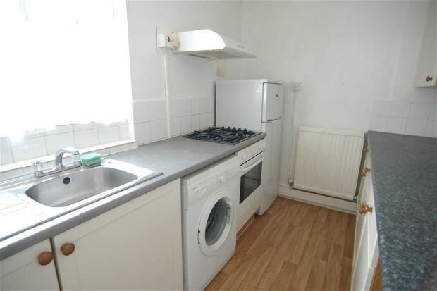 Room Trelawney Estate in Greater London