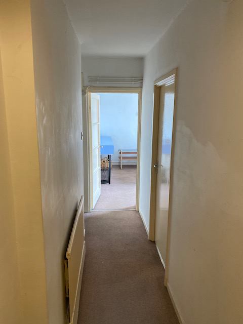 Room Trelawney Estate in Greater London