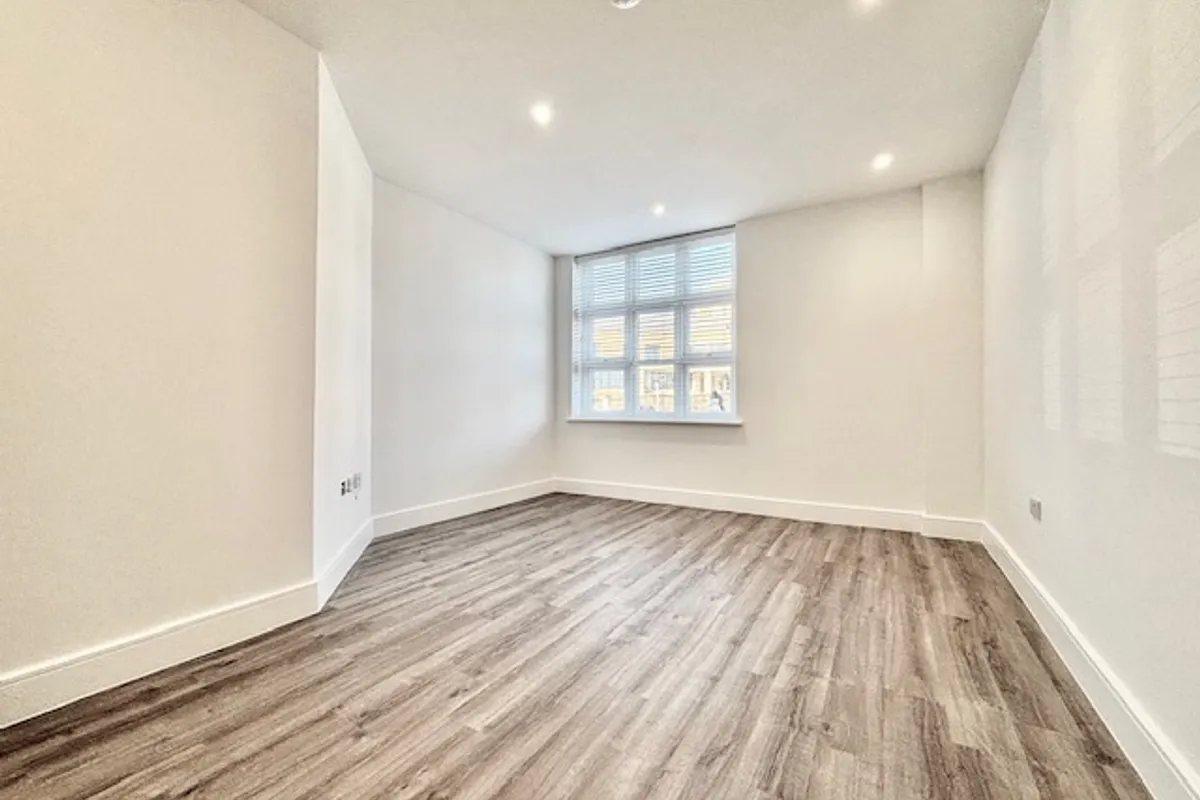 Flat College Place in Southampton