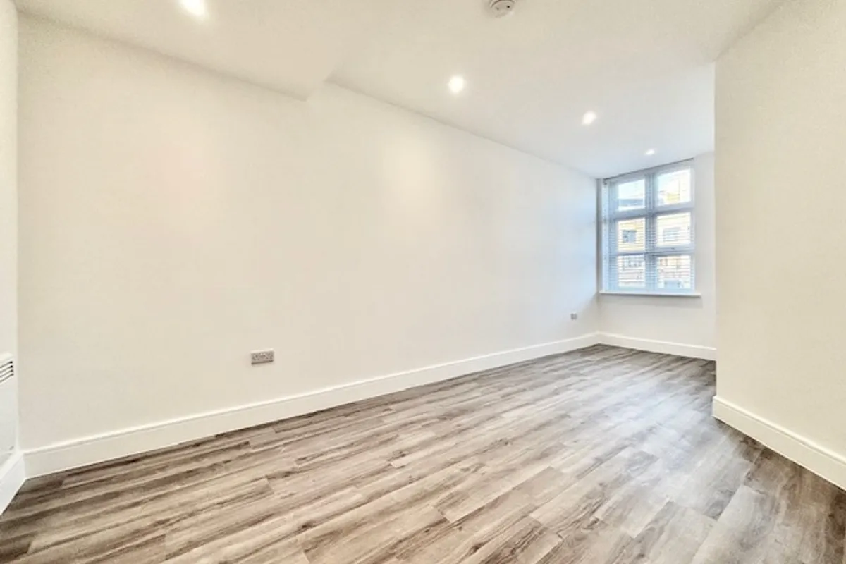 Flat College Place in Southampton