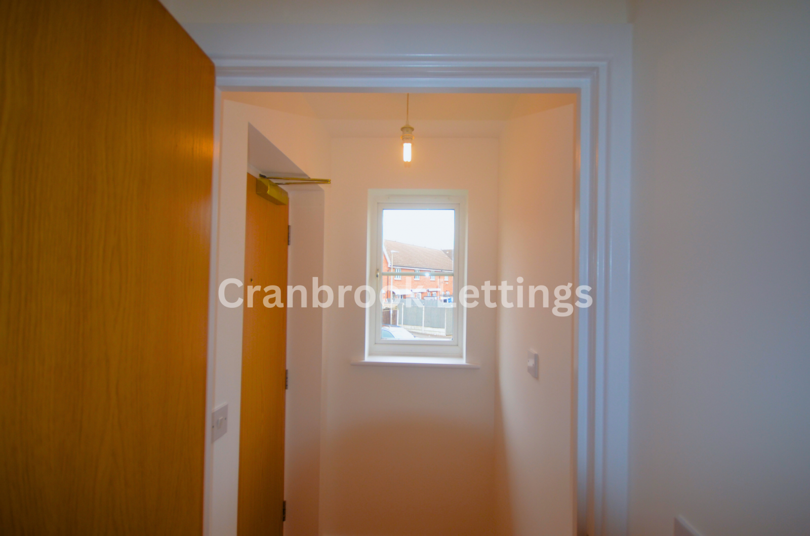 Flat Monarch Way in Greater London