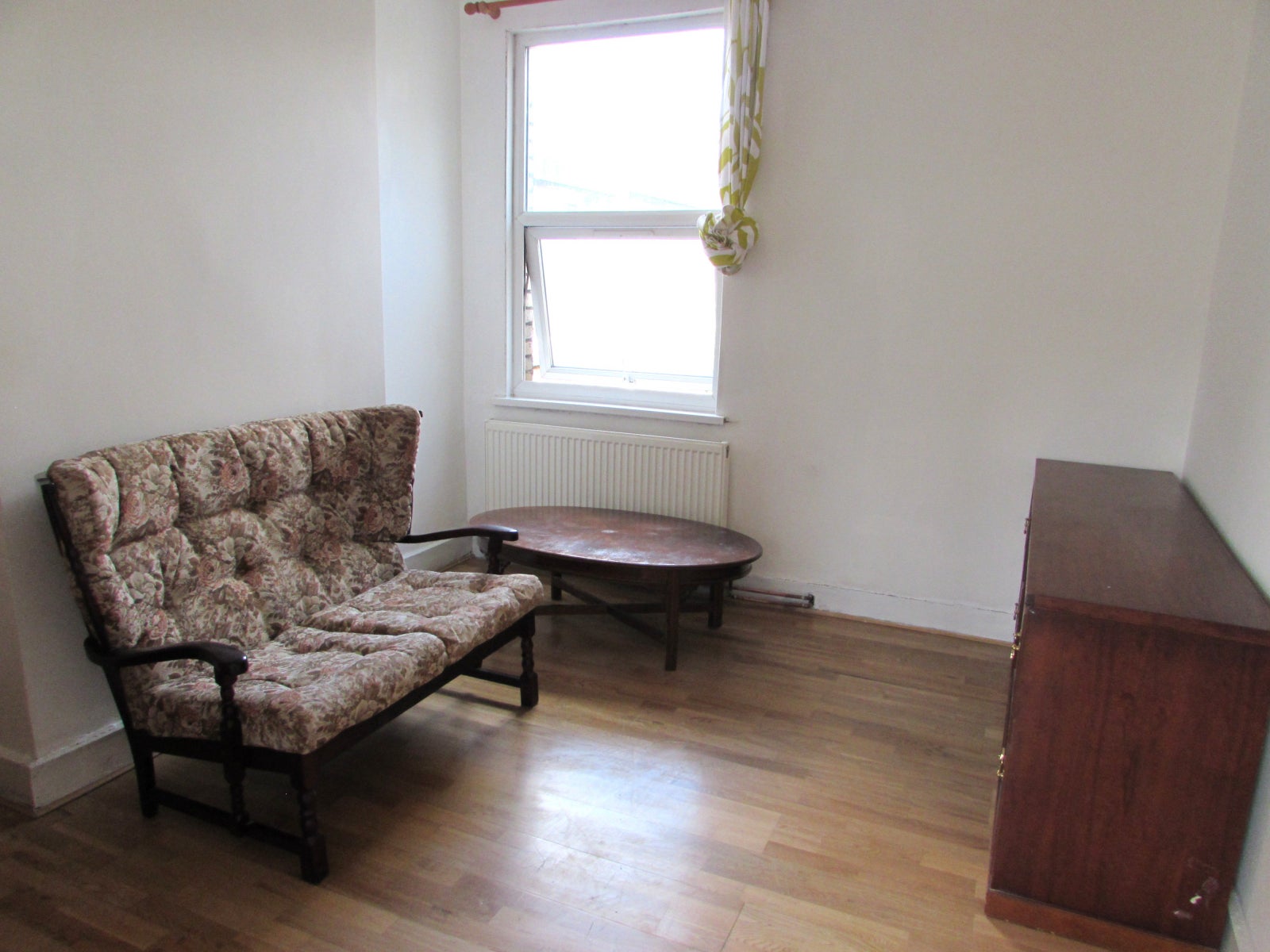 Flat Rosslyn Crescent in London