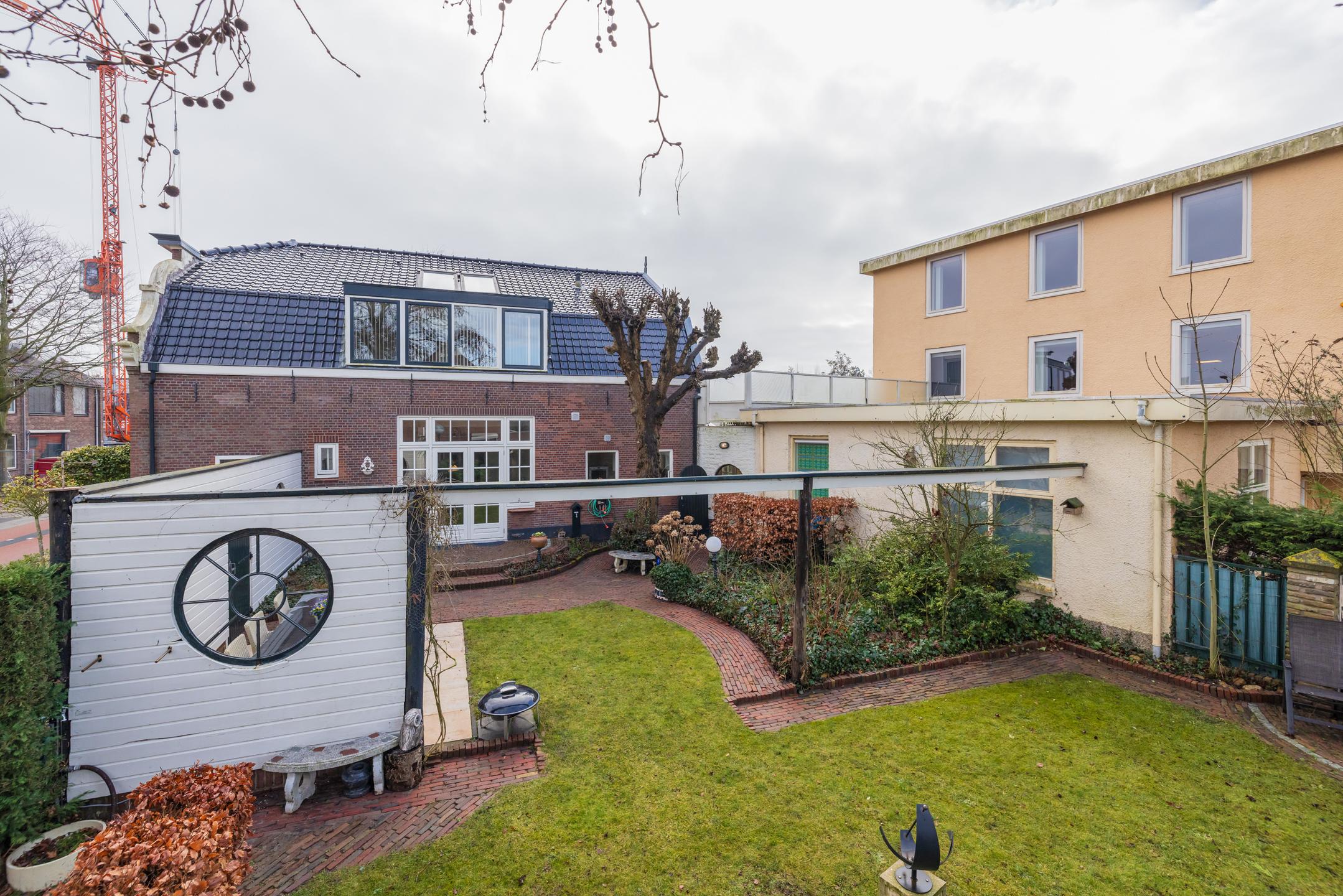 Twee-onder-één-kap te koop: Stationsweg 23, Hillegom