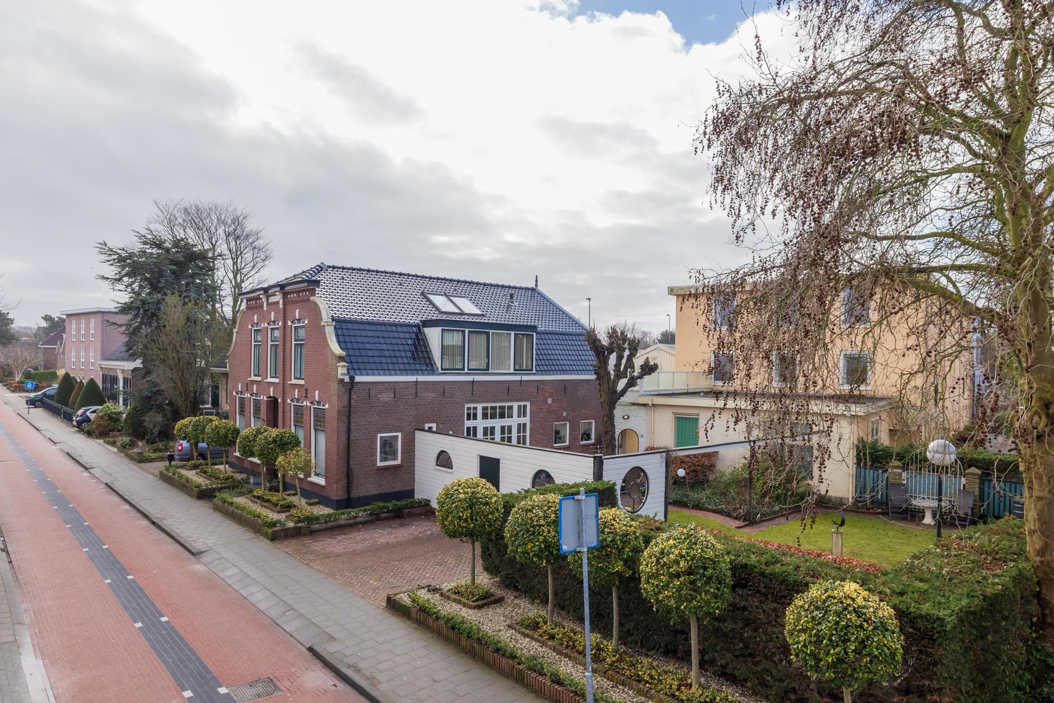 Twee-onder-één-kap te koop: Stationsweg 23, Hillegom
