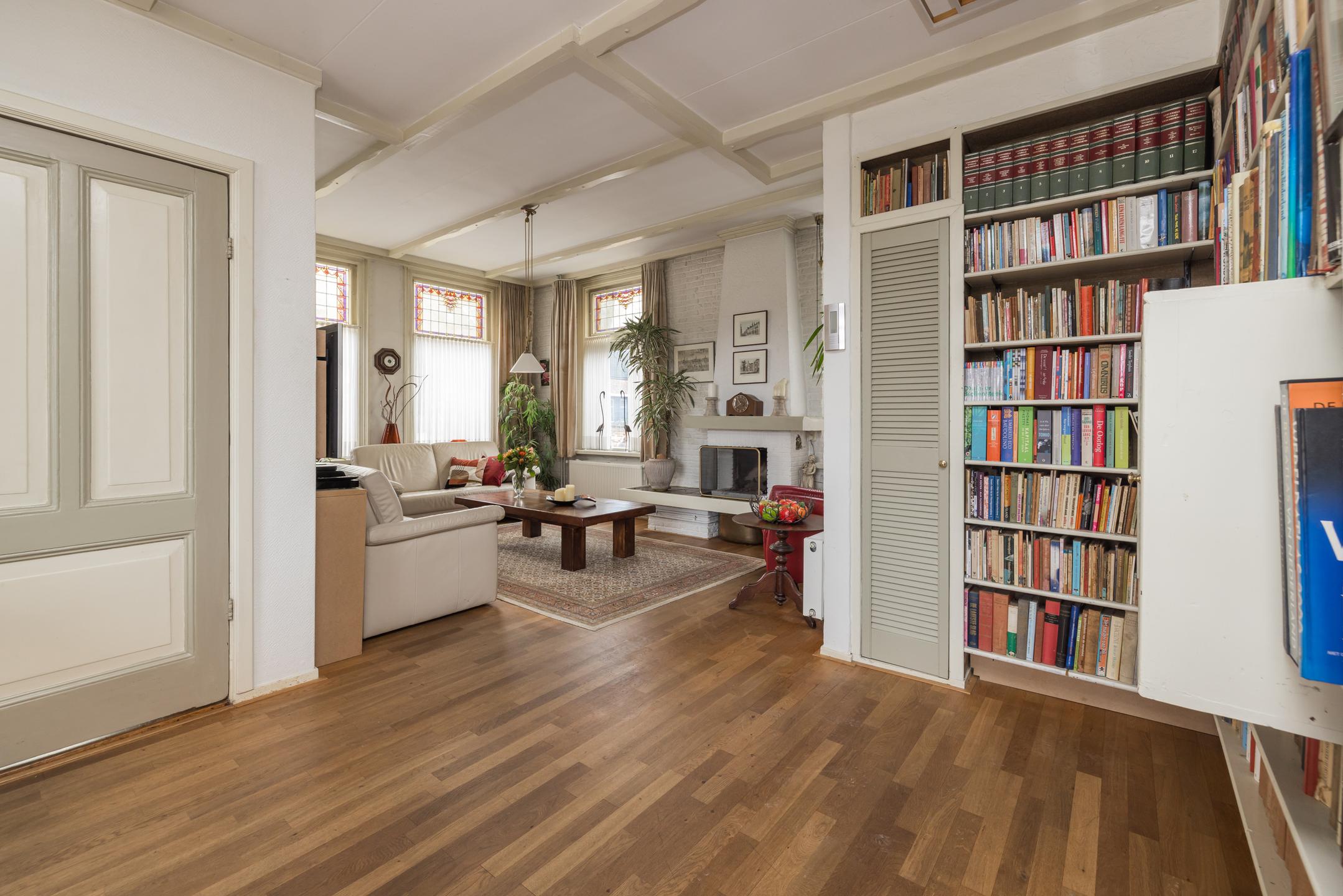 Twee-onder-één-kap te koop: Stationsweg 23, Hillegom