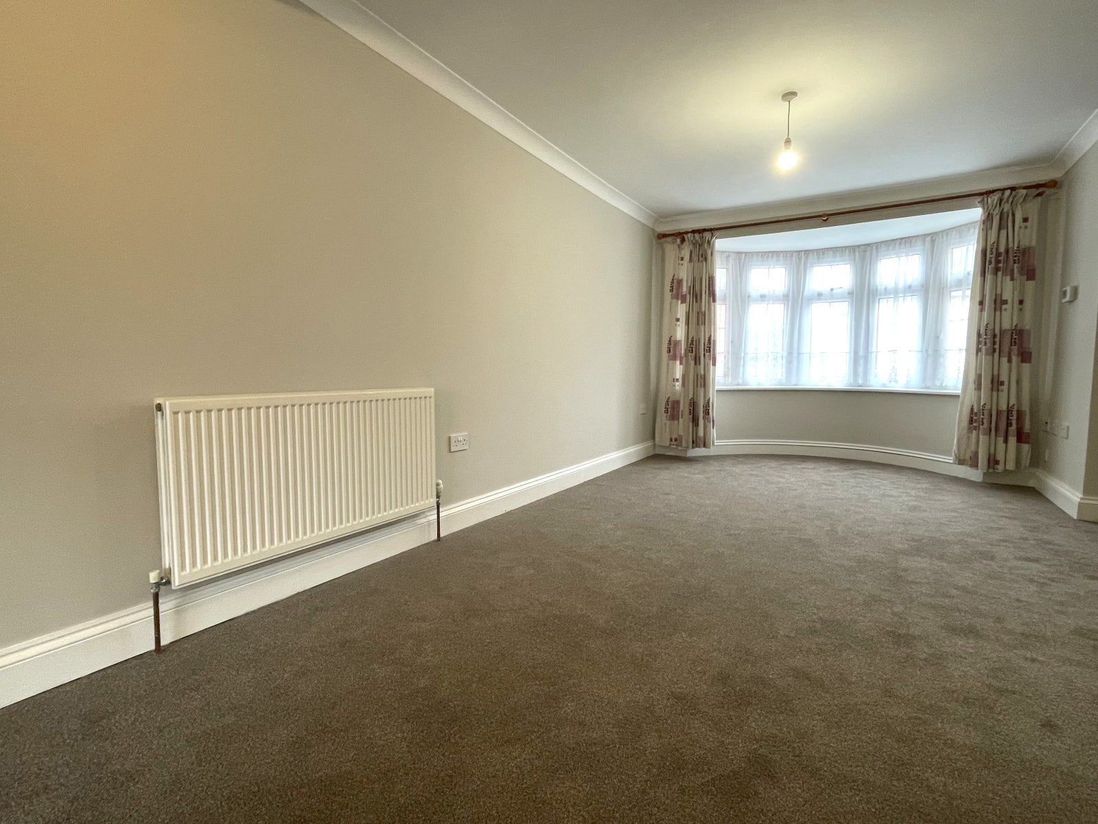 Flat Oaklands Crescent in Chelmsford