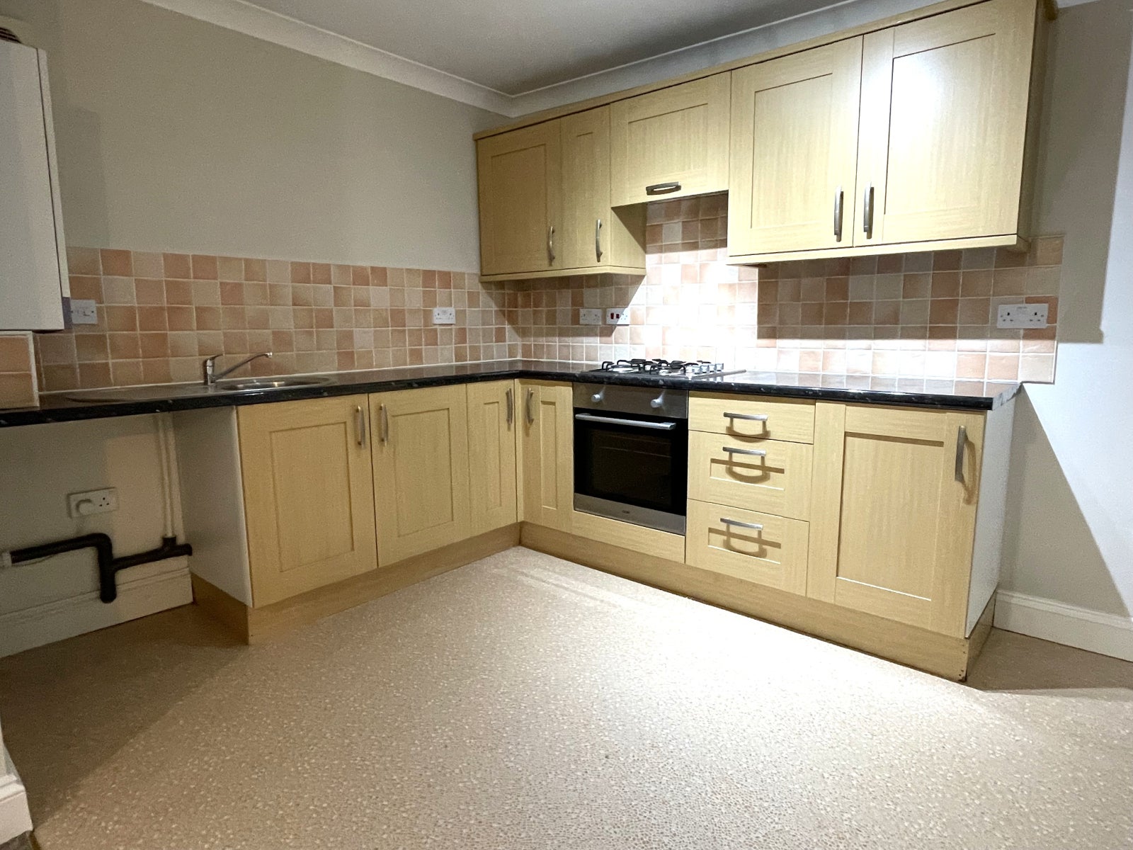 Flat Oaklands Crescent in Chelmsford