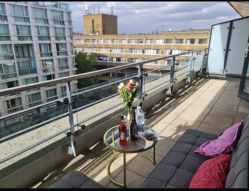 Flat Warwick Road in Greater London
