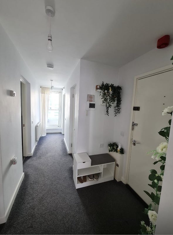 Flat Warwick Road in Greater London