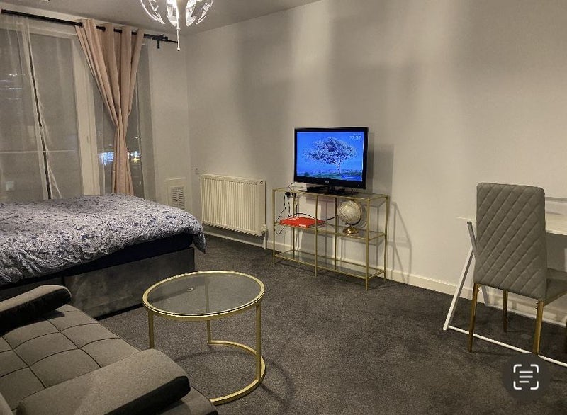 Flat Warwick Road in Greater London