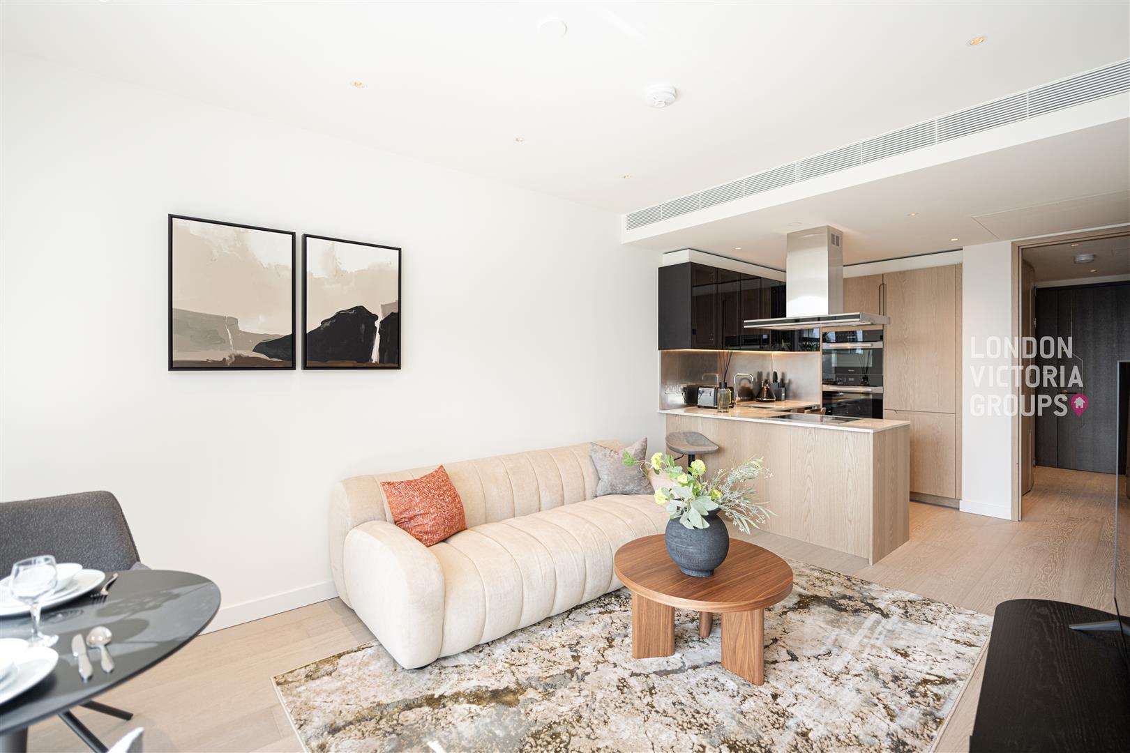 Flat Nine Elms Lane in Greater London