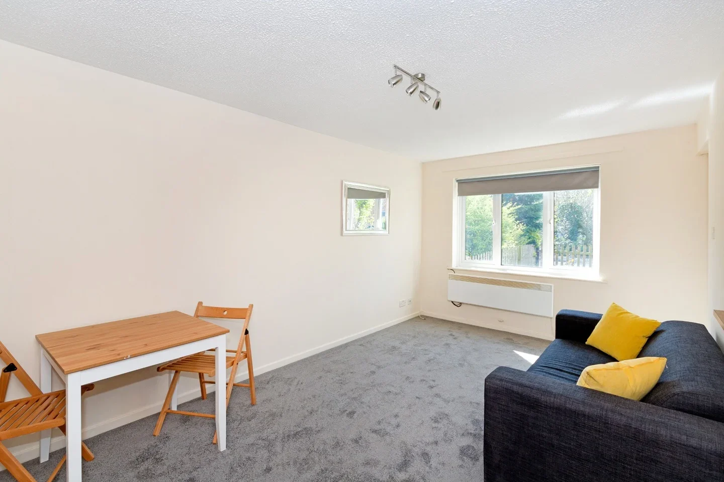Flat Brangwyn Crescent in Greater London