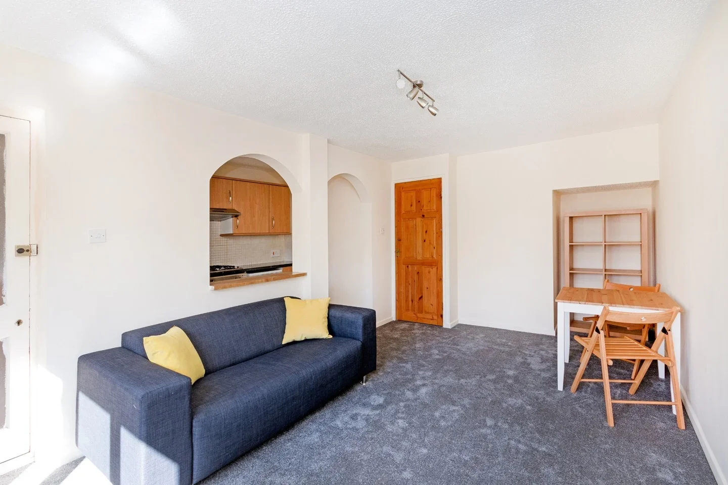 Flat Brangwyn Crescent in Greater London