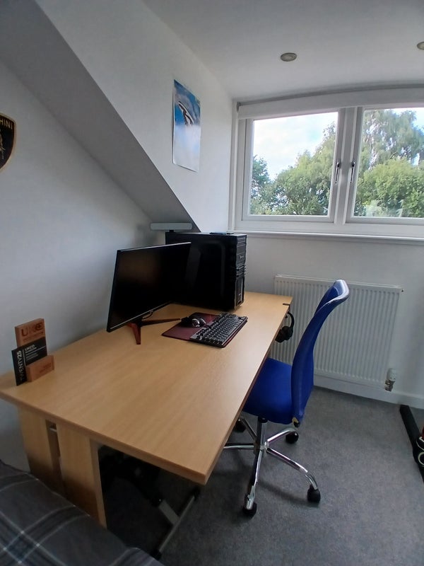 Room Westland Drive in Glasgow