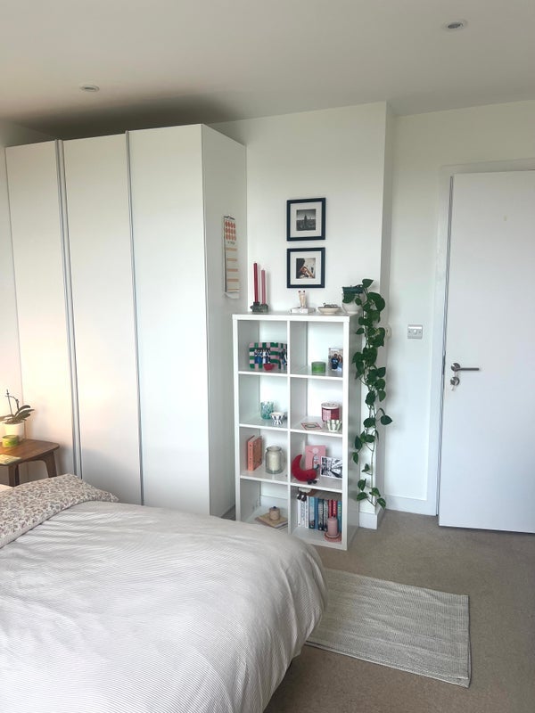 Room Cheering Lane in Greater London